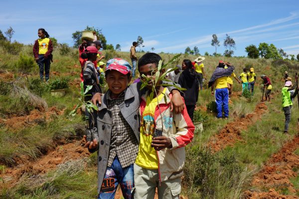 Bäume pflanzen gegen den Klimawandel in Madagaskar